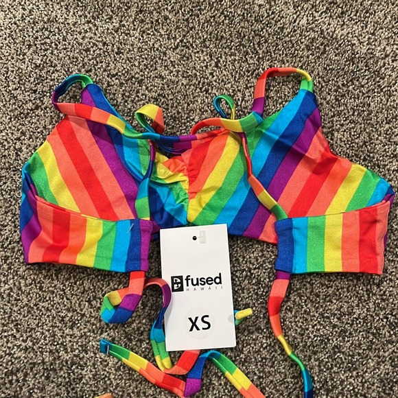 Super bright and colorful Fused Hawaii bikini - Picture 3 of 3